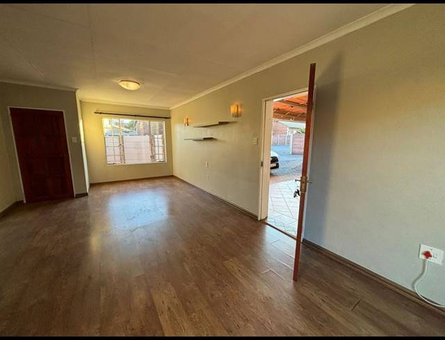 3 BEDROOM TOWNHOUSE FOR SALE IN BERGBRON